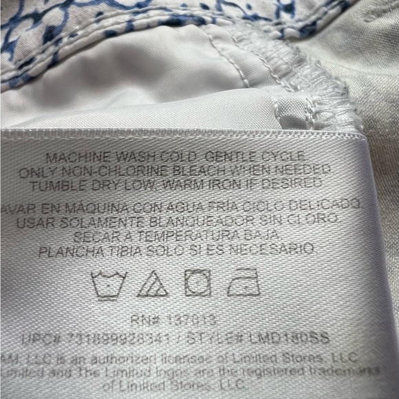 The Limited 2-Toned Blue & White Pattern Women’s  High Rise Shorts Size 14. - Picture 8 of 9